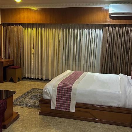 צ'יטוואן Hotel Earth Light Sauraha מראה חיצוני תמונה