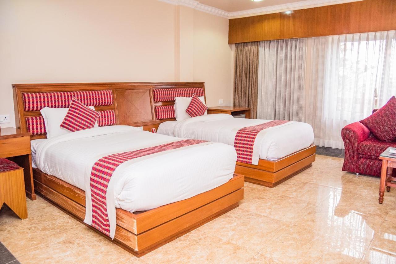 צ'יטוואן Hotel Earth Light Sauraha מראה חיצוני תמונה
