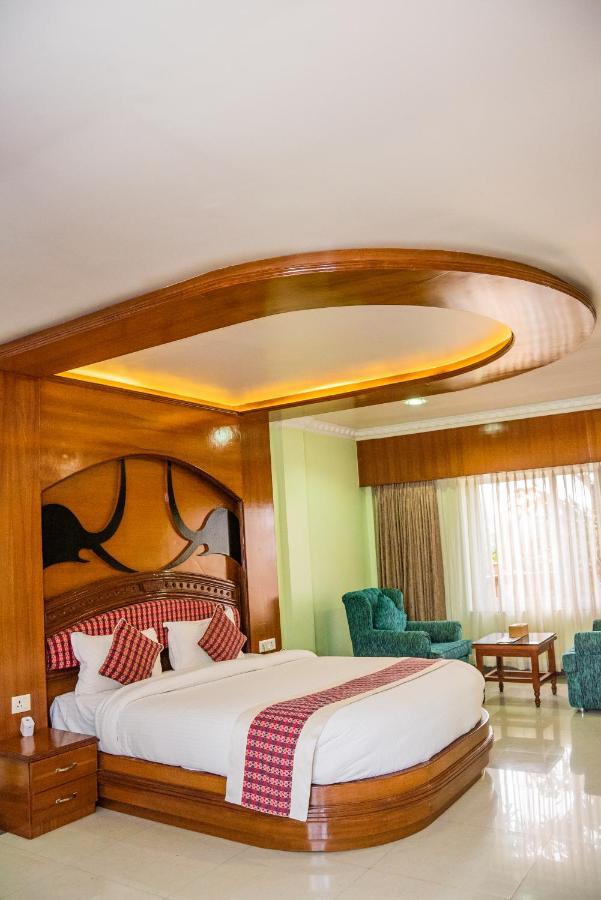 צ'יטוואן Hotel Earth Light Sauraha מראה חיצוני תמונה