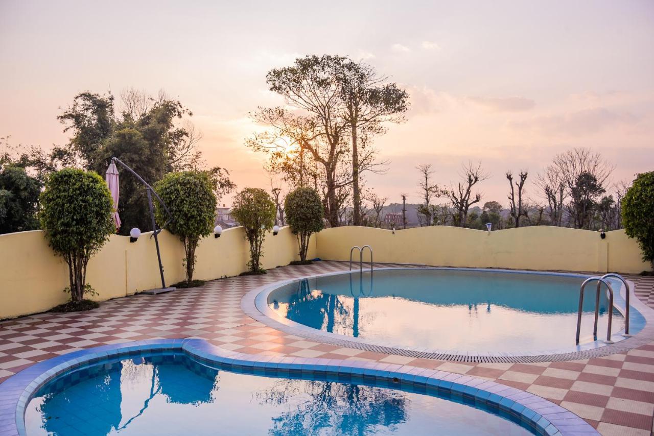 צ'יטוואן Hotel Earth Light Sauraha מראה חיצוני תמונה