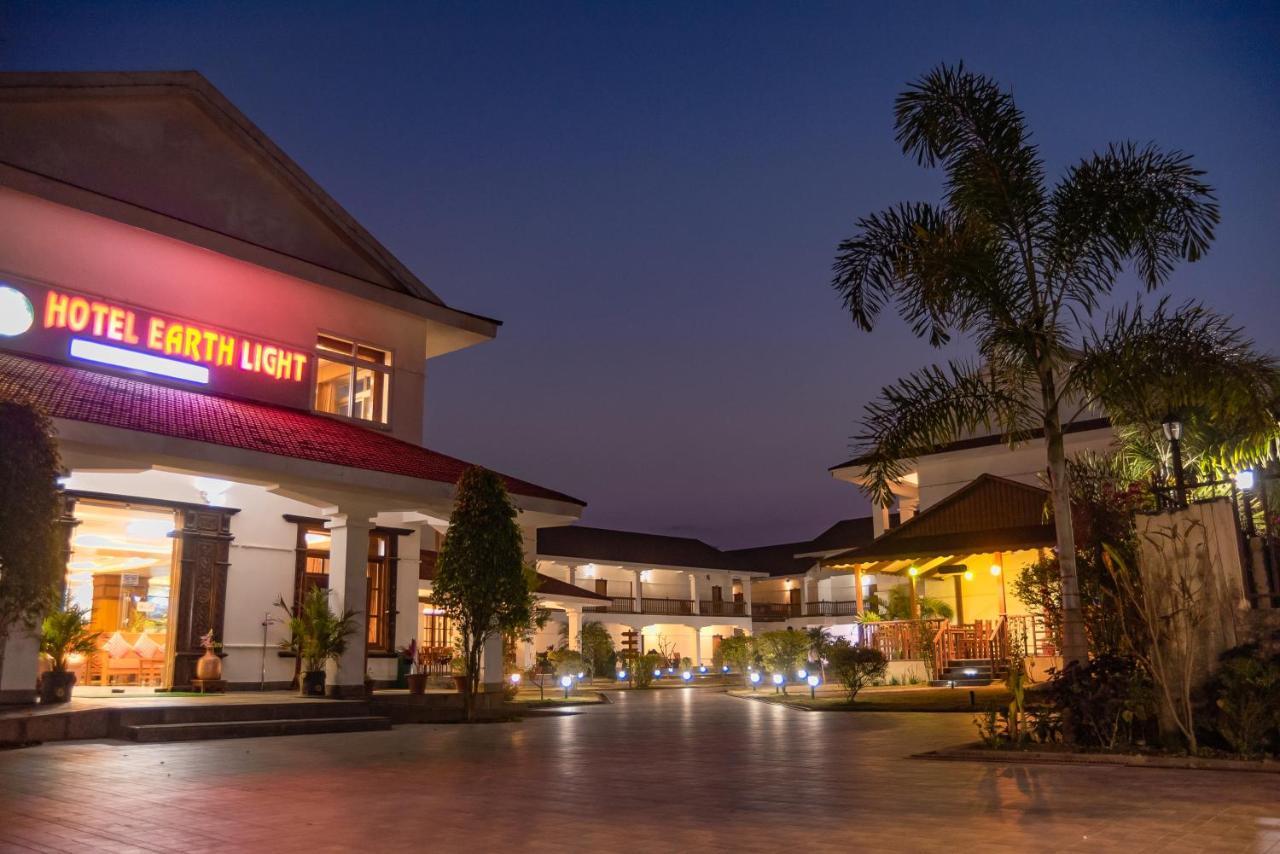 צ'יטוואן Hotel Earth Light Sauraha מראה חיצוני תמונה