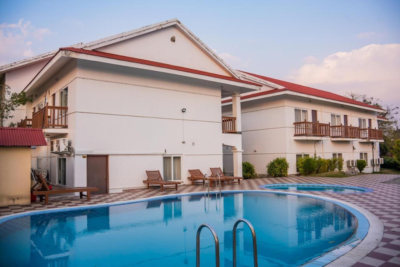 צ'יטוואן Hotel Earth Light Sauraha מראה חיצוני תמונה