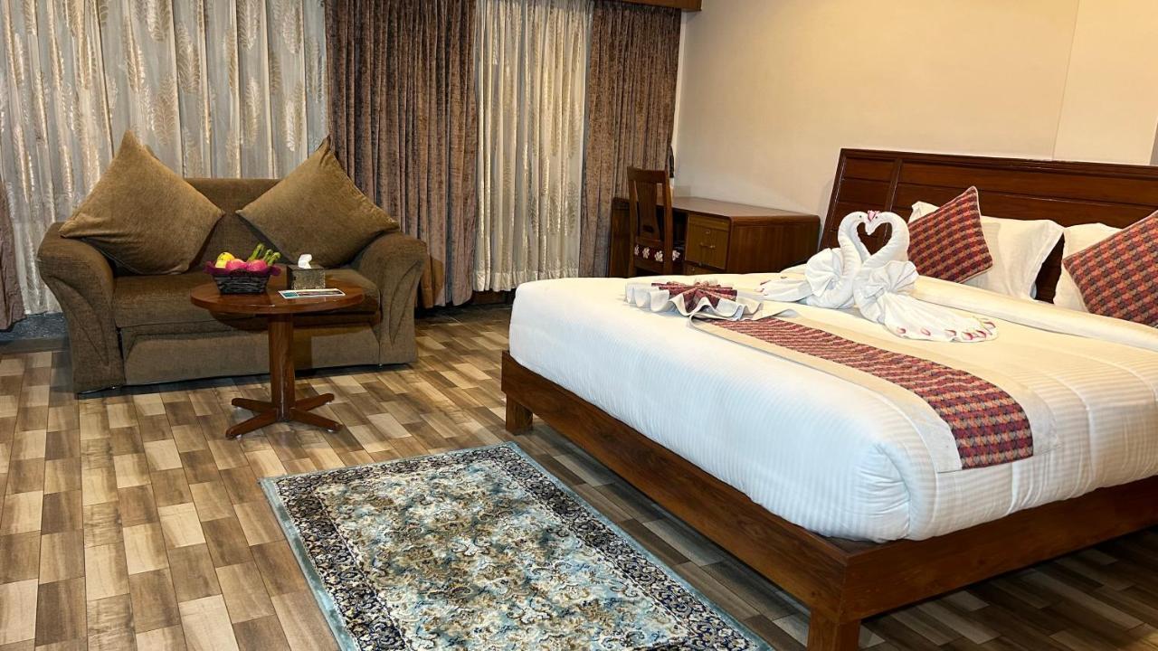 צ'יטוואן Hotel Earth Light Sauraha מראה חיצוני תמונה
