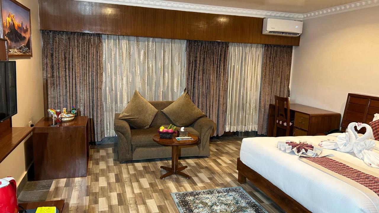 צ'יטוואן Hotel Earth Light Sauraha מראה חיצוני תמונה