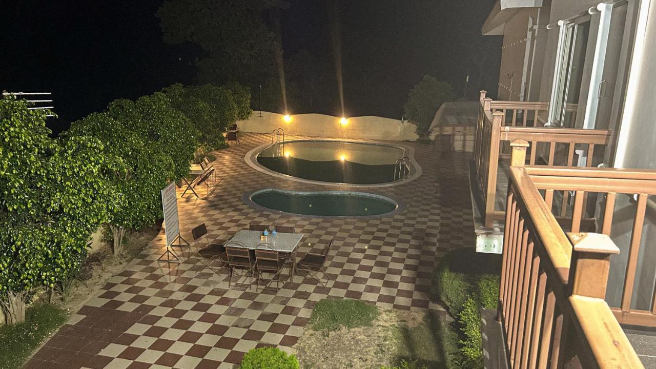 צ'יטוואן Hotel Earth Light Sauraha מראה חיצוני תמונה