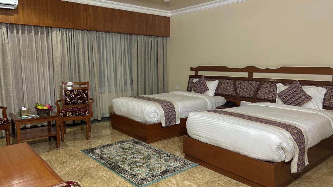 צ'יטוואן Hotel Earth Light Sauraha מראה חיצוני תמונה