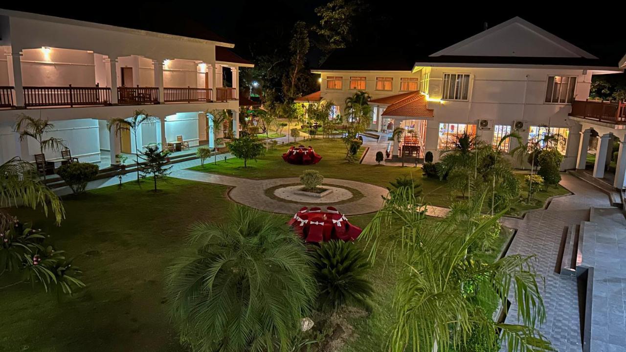 צ'יטוואן Hotel Earth Light Sauraha מראה חיצוני תמונה