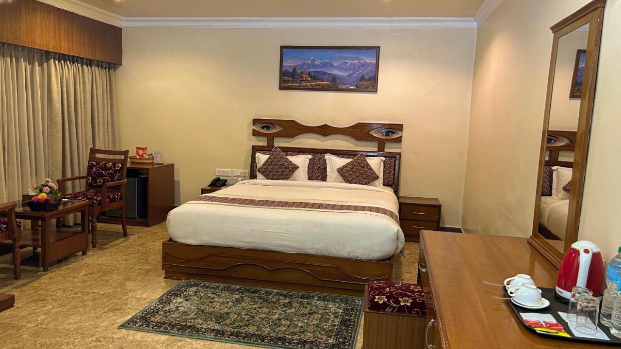 צ'יטוואן Hotel Earth Light Sauraha מראה חיצוני תמונה