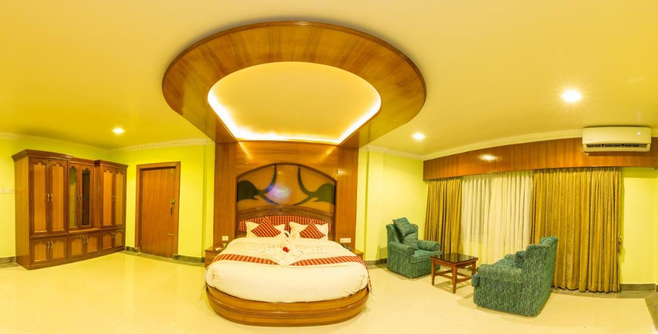 צ'יטוואן Hotel Earth Light Sauraha מראה חיצוני תמונה