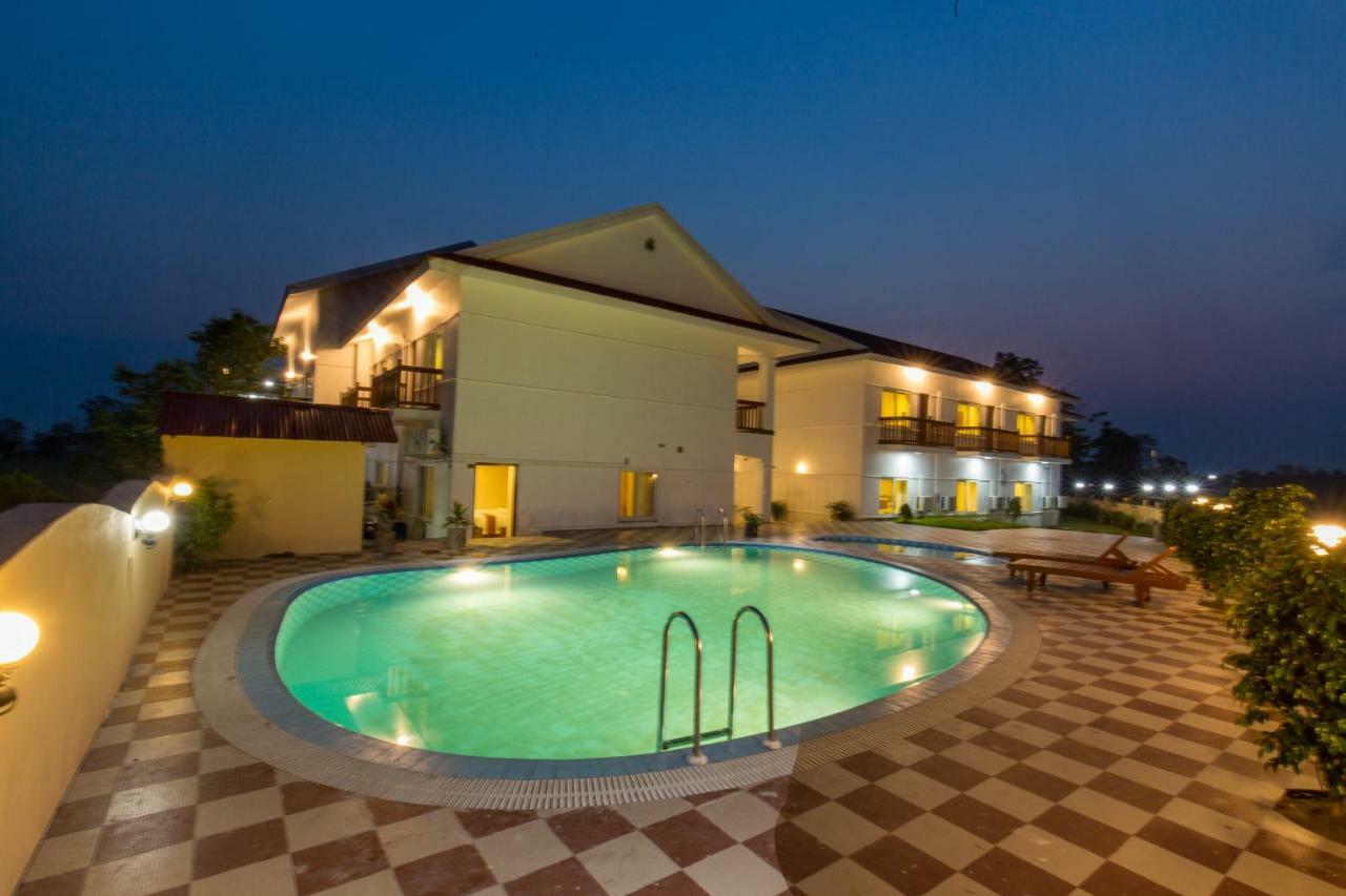 צ'יטוואן Hotel Earth Light Sauraha מראה חיצוני תמונה