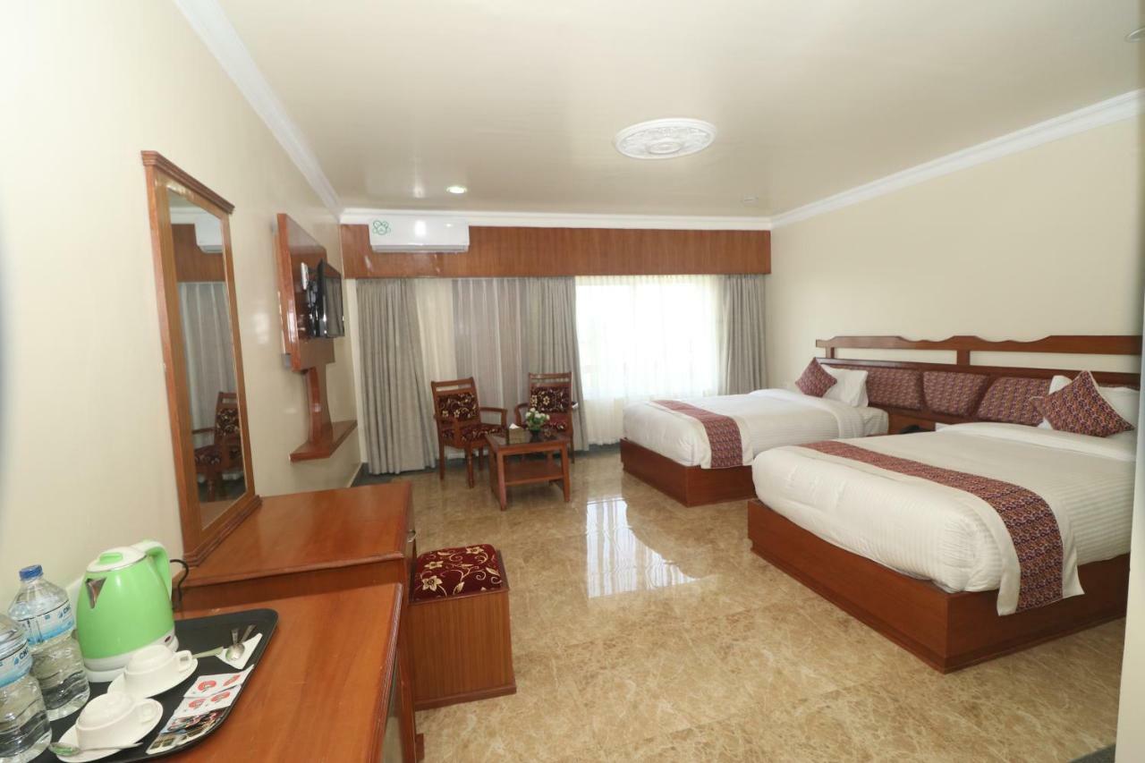 צ'יטוואן Hotel Earth Light Sauraha מראה חיצוני תמונה