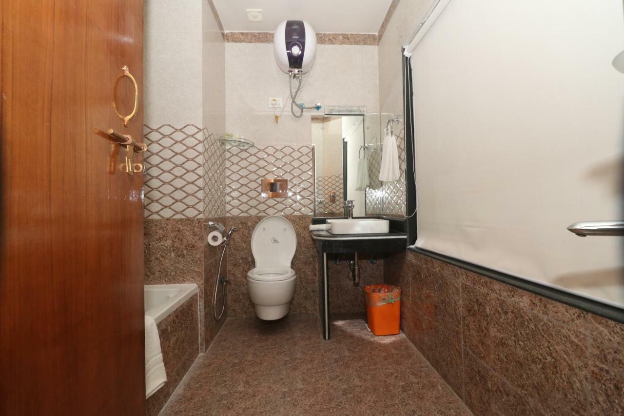 צ'יטוואן Hotel Earth Light Sauraha מראה חיצוני תמונה
