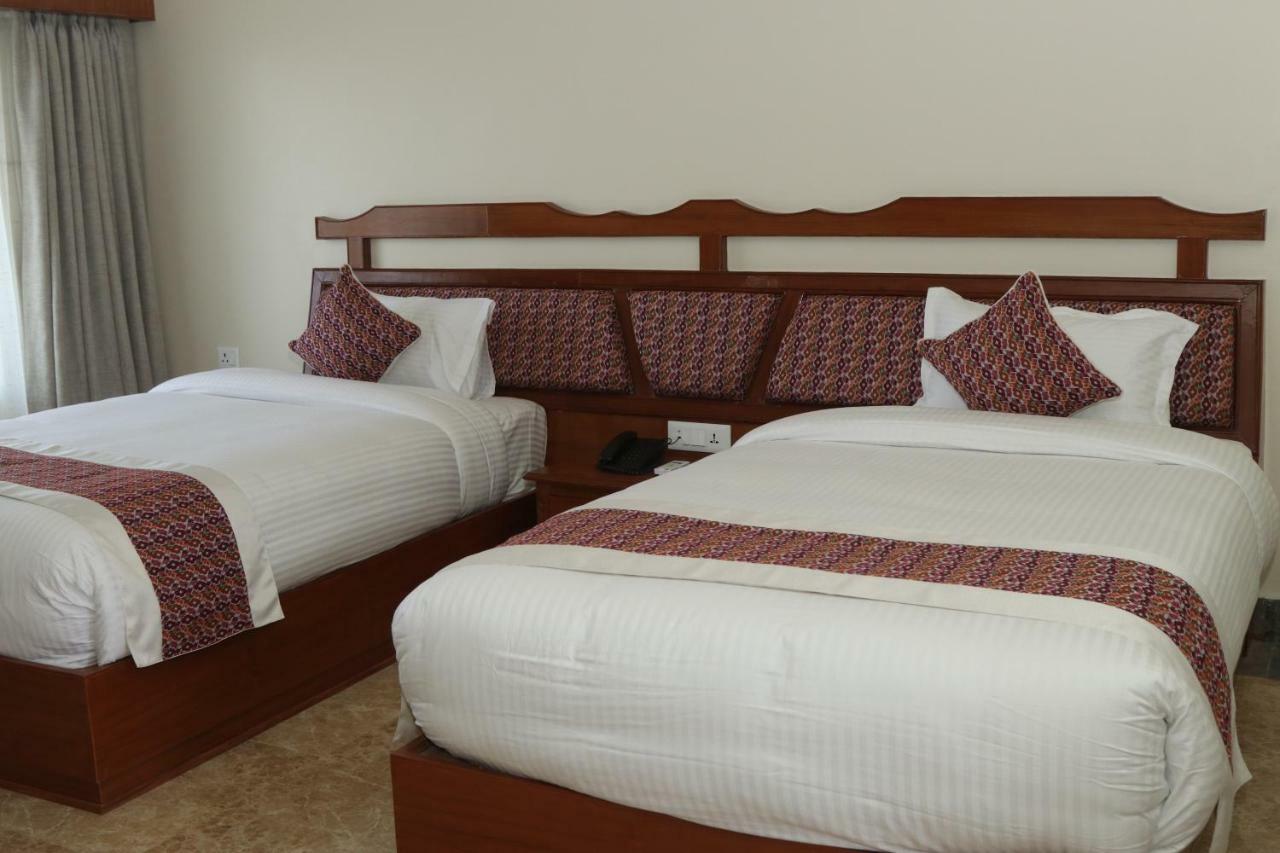 צ'יטוואן Hotel Earth Light Sauraha מראה חיצוני תמונה