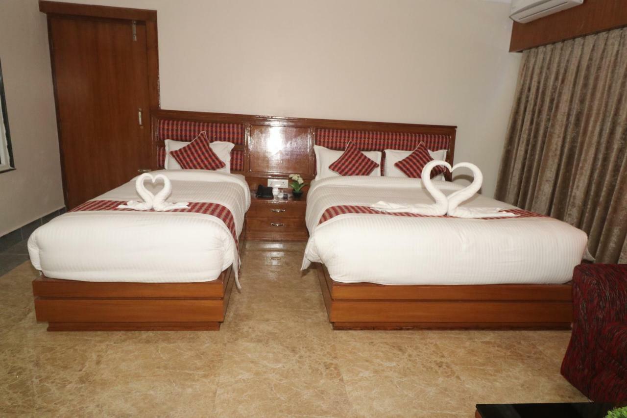 צ'יטוואן Hotel Earth Light Sauraha מראה חיצוני תמונה