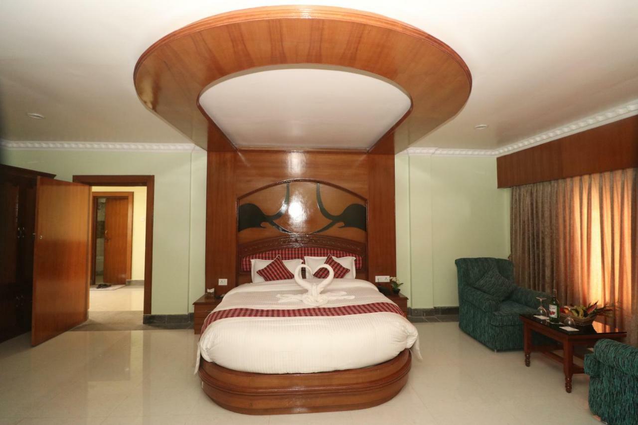 צ'יטוואן Hotel Earth Light Sauraha מראה חיצוני תמונה